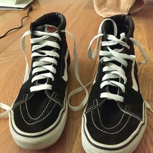Black/white sk8-hi Vans